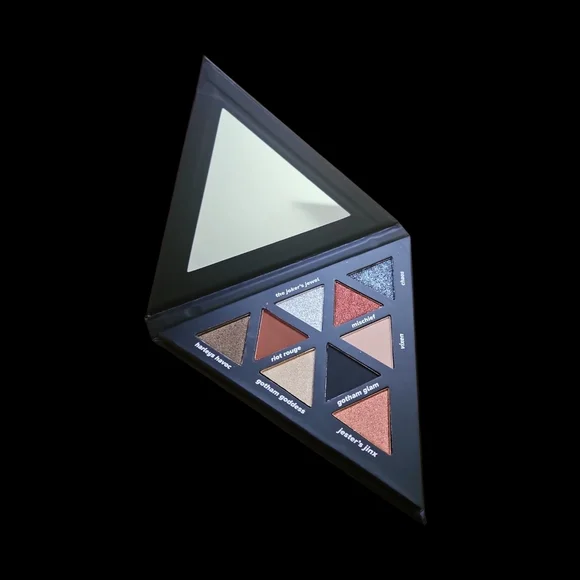 Harley Quinn Eyeshadow Palette, Eyeliner, And Black Heart Stamp, NWT - Picture 2 of 3